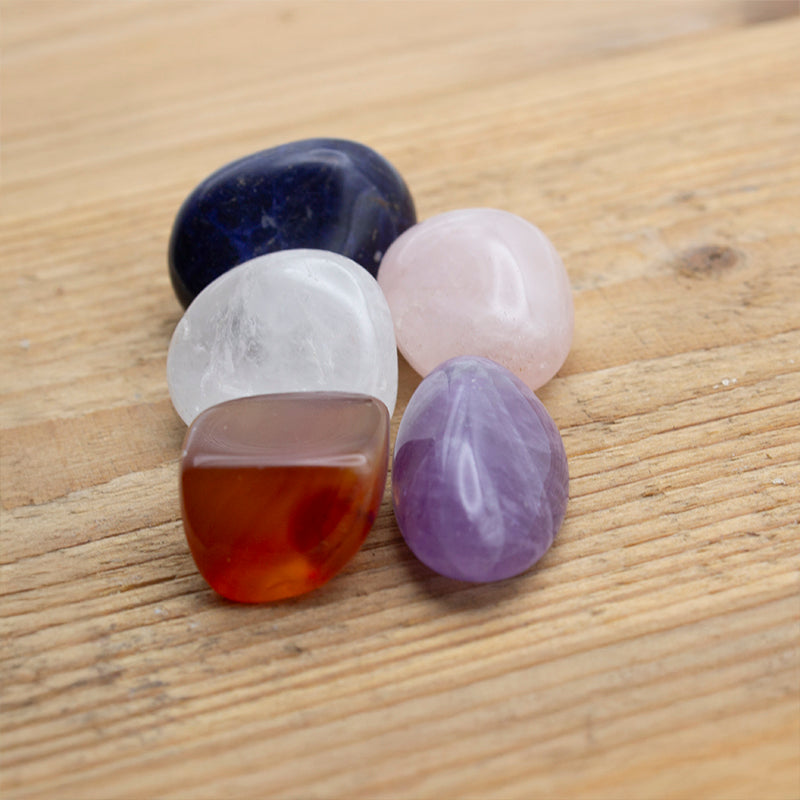 SET DE PIEDRAS CURATIVAS NATURALES – PIEDRAS DEL TRIÁNGULO DORADO - AMATISTA, CORNALINA, CUARZO ROSA, CRISTAL DE ROCA Y SODALITA