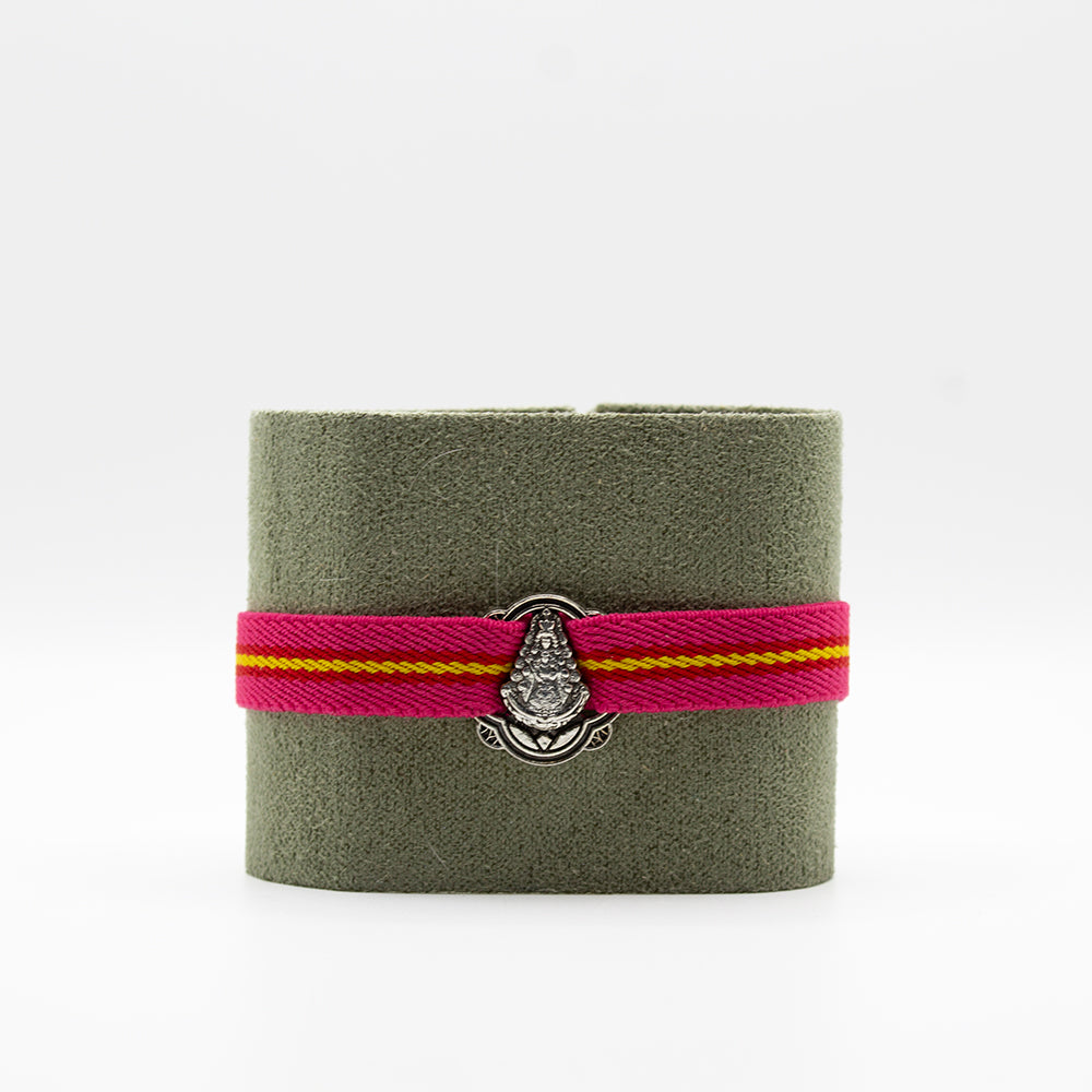 PULSERA DE TELA ELÁSTICA ROSA CON MEDALLA DE LA VIRGEN DEL ROCÍO