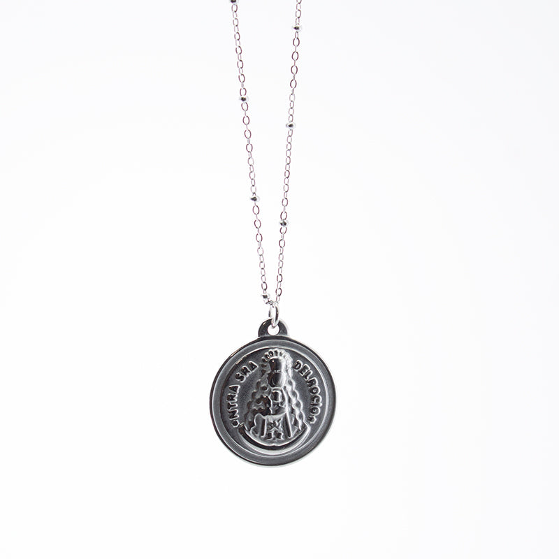 COLGANTE MEDALLA VIRGEN DEL ROCÍO REDONDA PLATEADO