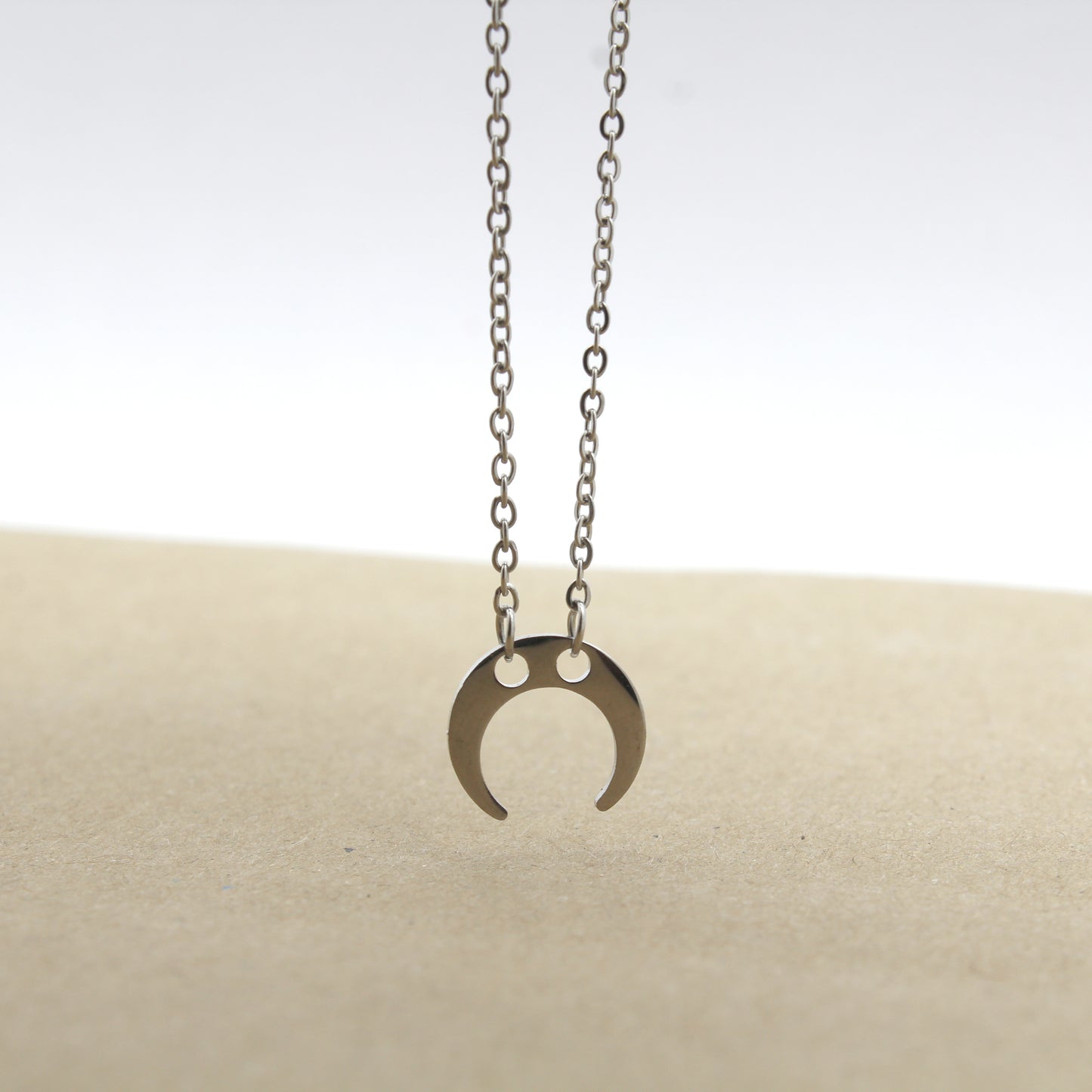COLGANTE LUNA INVERTIDA EN ACERO INOX. DORADO O PLATEADO