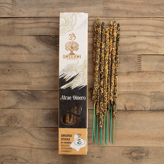 Incienso smudge atrae el dinero para prosperidad y abundancia