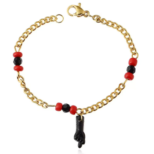 Pulsera Eleguá con cuentas rojo y negro, amuleto Figa en negro y detalles dorados para protección espiritual y abrir caminos