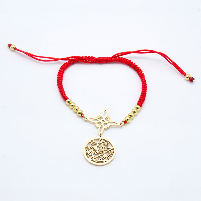 Pulsera Tetragrámaton y Nudo de Bruja en acero inoxidable dorado con hilo rojo trenzado y cuentas doradas.