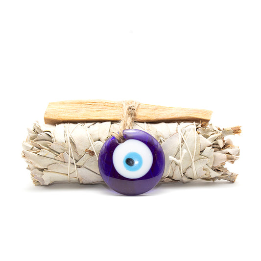 Sahumerio de salvia blanca y palo santo con amuleto Ojo Turco protector.