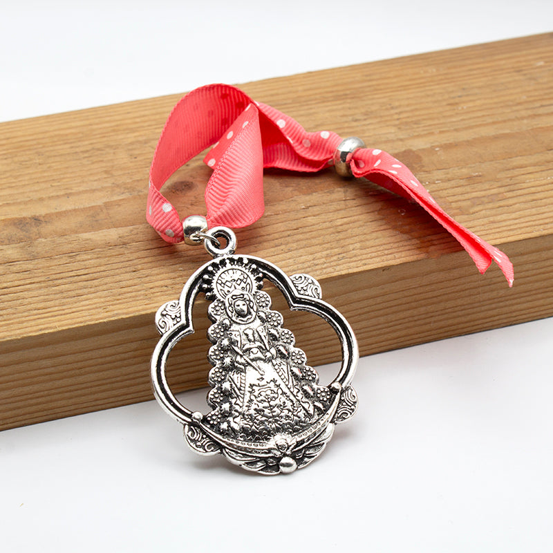 AMULETO VIRGEN DEL ROCÍO PARA COCHE – MEDALLA DE PROTECCIÓN Y FE - COLOR ROSA