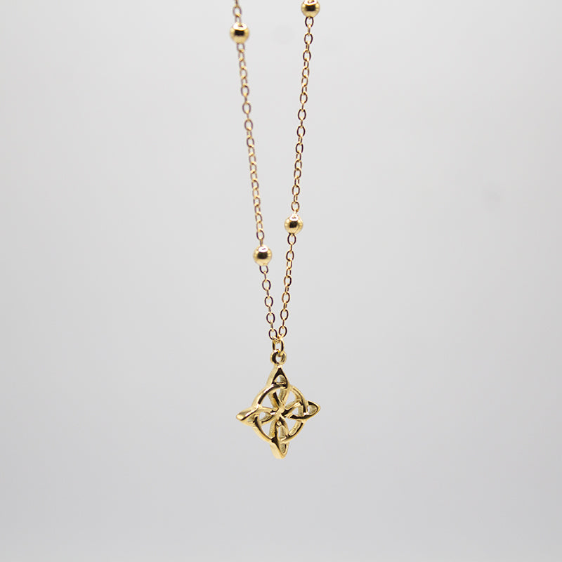 COLGANTE NUDO DE BRUJA DORADO