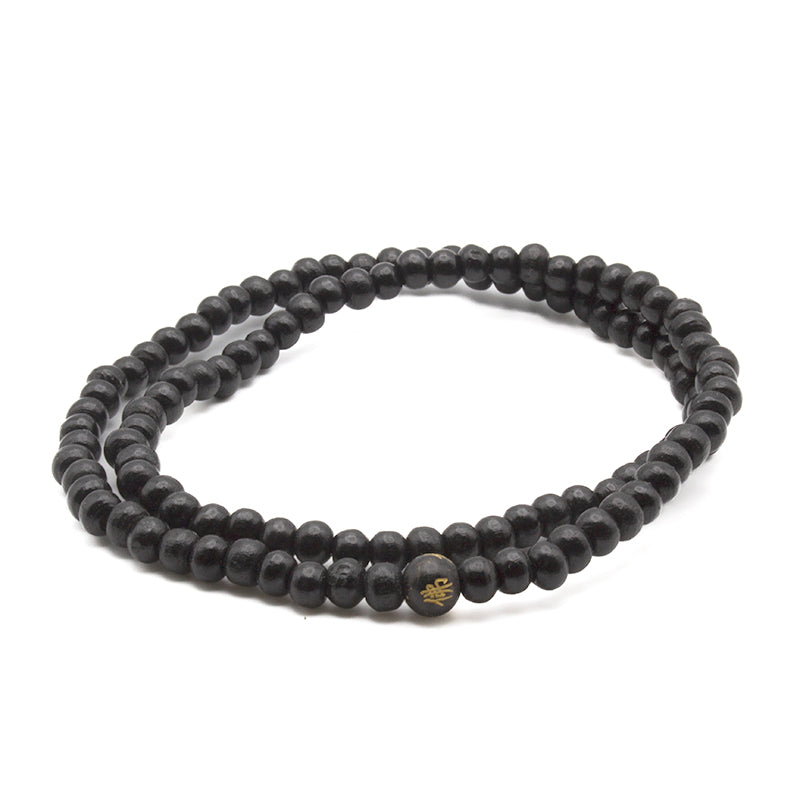 Mala de 111 cuentas de madera de ébano para meditación, protección espiritual y enfoque en mantras.